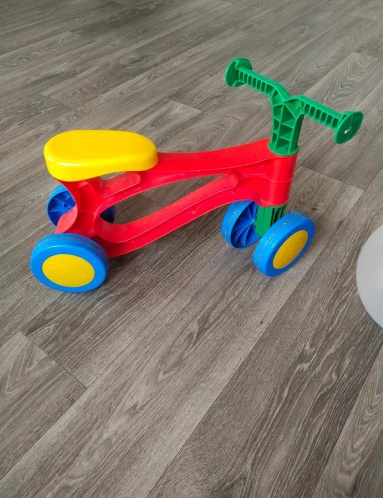 Kleurrijke loopfiets voor peuters, Kinderen en Baby's, Speelgoed | Buiten | Voertuigen en Loopfietsen, Ophalen of Verzenden, Gebruikt