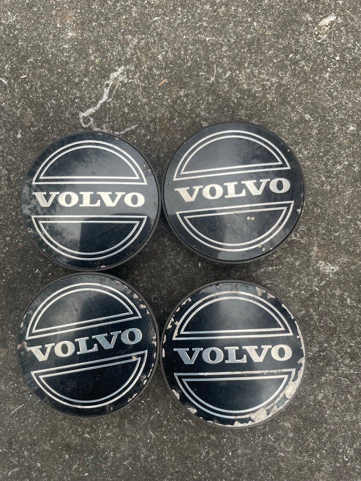 Originele zwarte 60 mm Volvo naafdoppen (set van 4), Auto diversen, Ophalen of Verzenden, Gebruikt