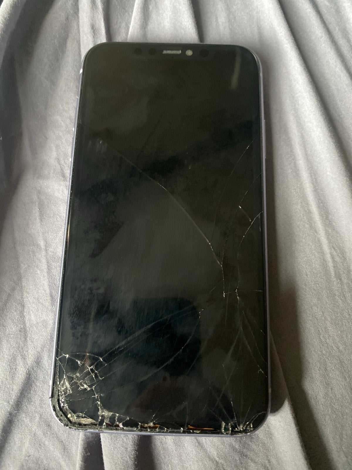 iPhone 11 - scherm kapot, Paars, 64 GB, Zonder simlock, Niet werkend