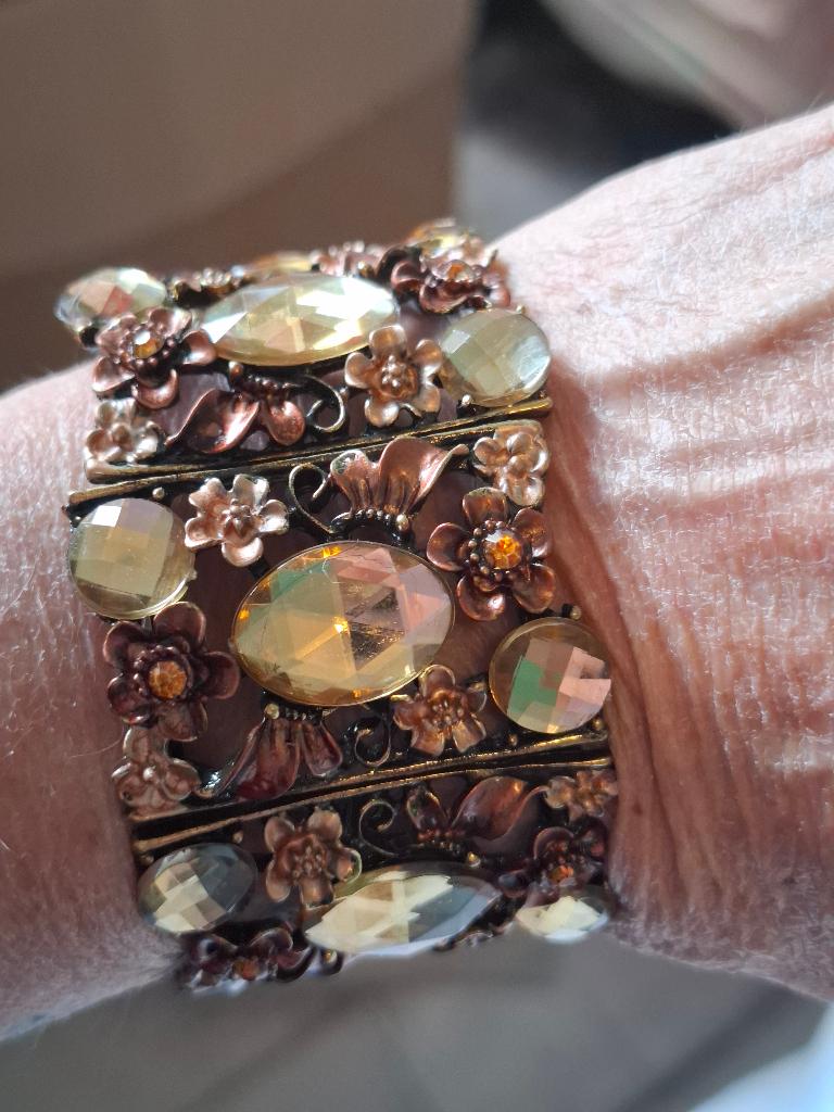 WEG=WEG mooie armband 1,00 euro, Ophalen of Verzenden, Zo goed als nieuw, Overige kleuren, Overige materialen