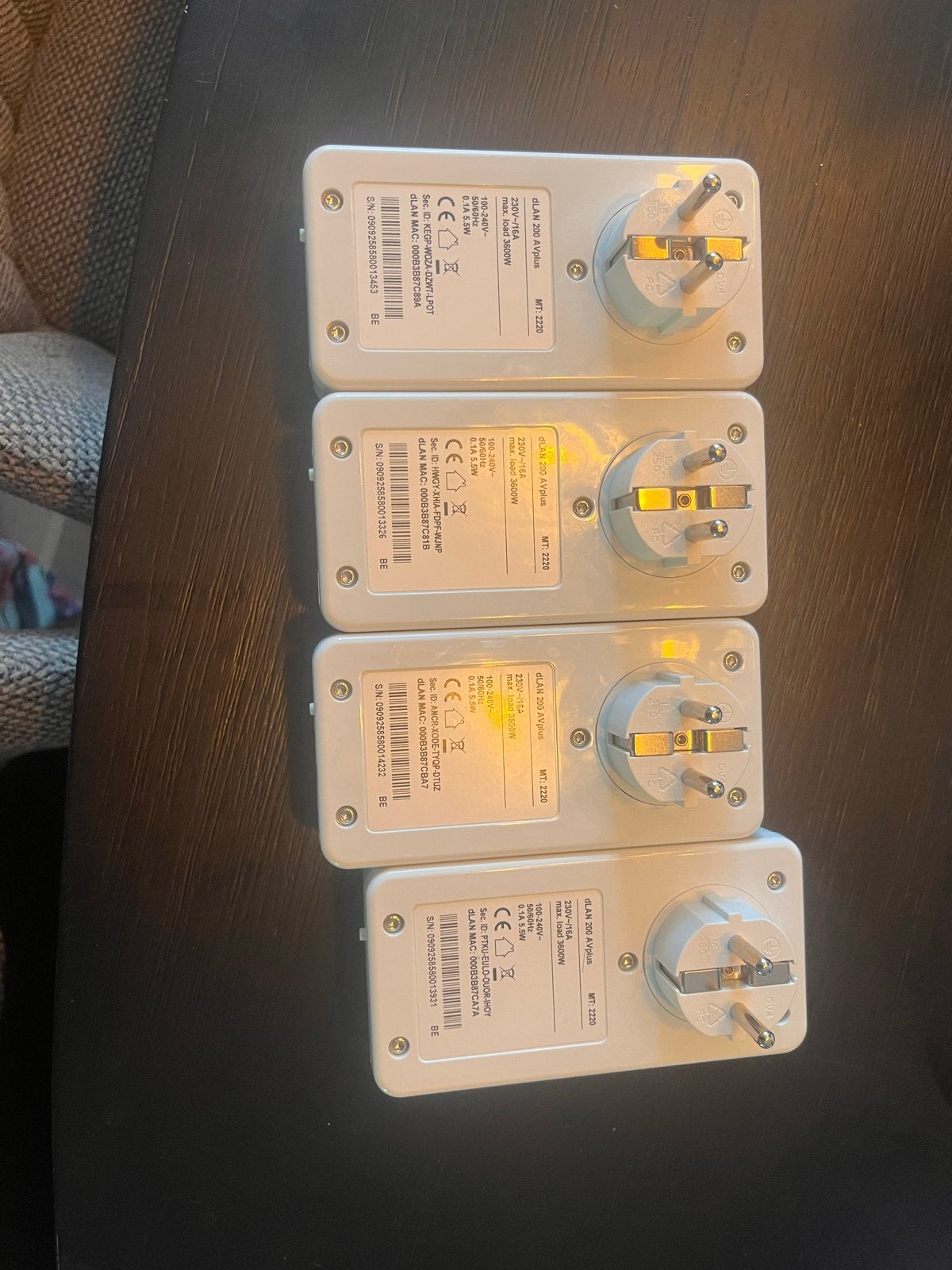 Devolo dLAN 200 AVplus Powerline Adapters (4 stuks), Computers en Software, Netwerk switches, Ophalen, Zo goed als nieuw