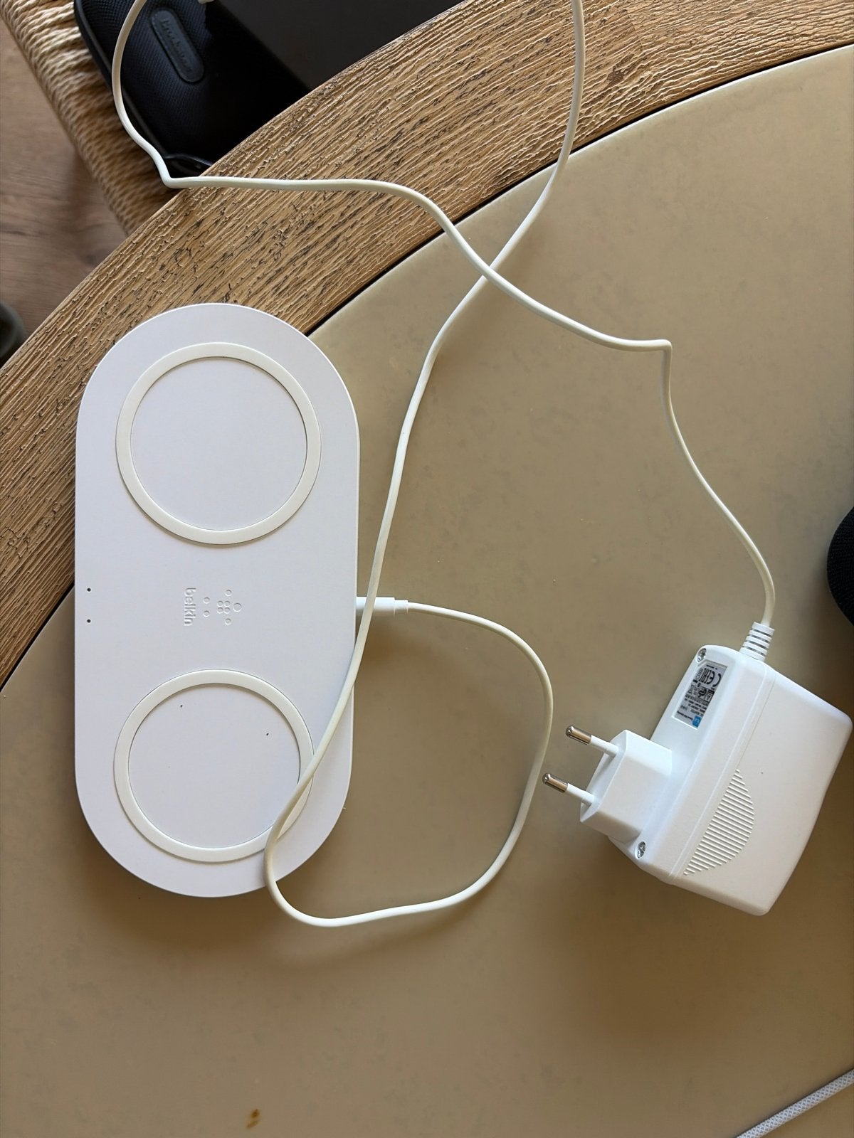 Belkin draadloos oplaadstation voor twee apparaten, Telecommunicatie, Universeel, Draadloze oplader, Nieuw, Ophalen of Verzenden