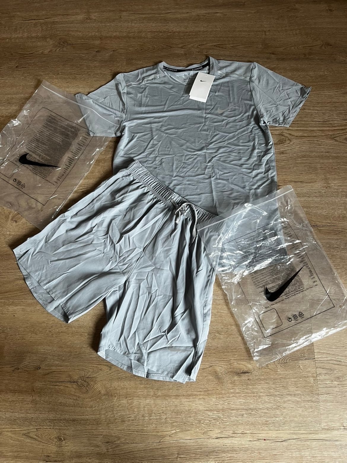 Nike miller zomerset: T-shirt en korte broek (grijs), Maat 48/50 (M), Nieuw, Ophalen of Verzenden, Grijs