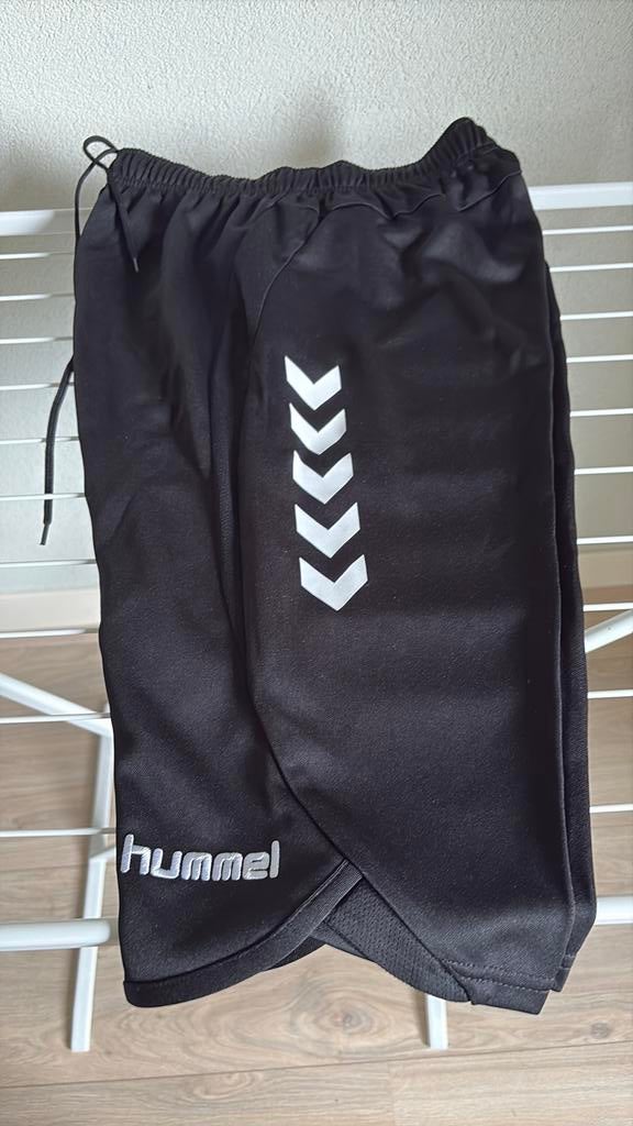 Nieuwe Hummel korte sportbroek, Ophalen of Verzenden, Nieuw, Heren