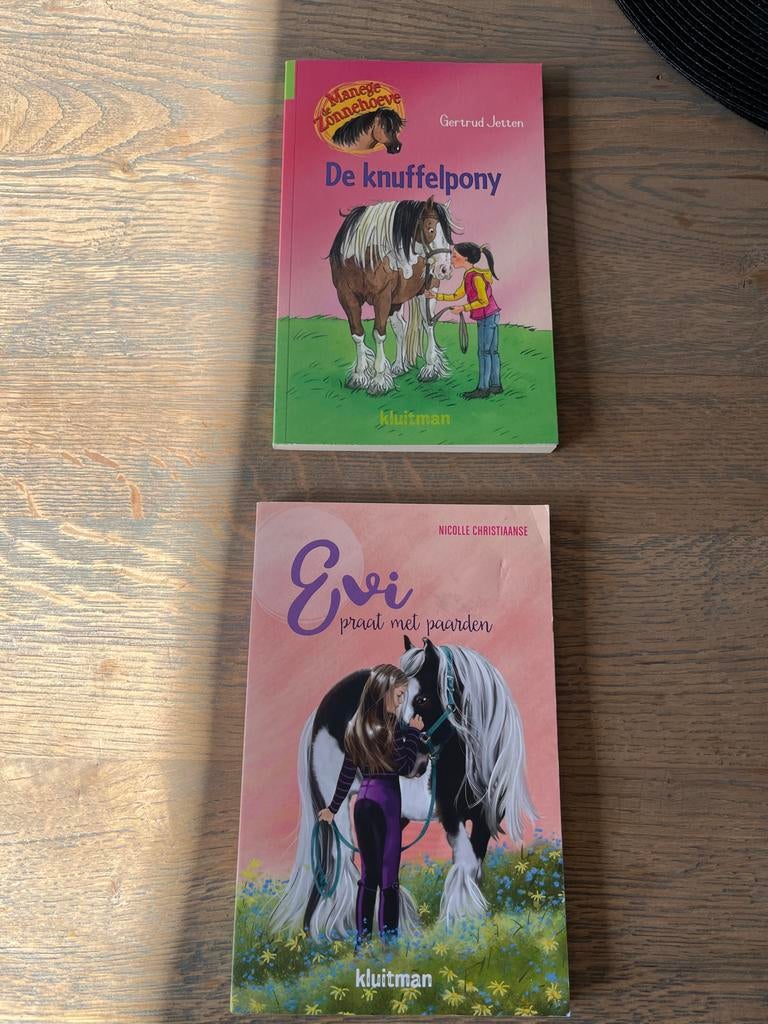 2x Paardenboeken: De knuffelpony & Evi praat met paarden, Ophalen of Verzenden, Gelezen, Fictie algemeen