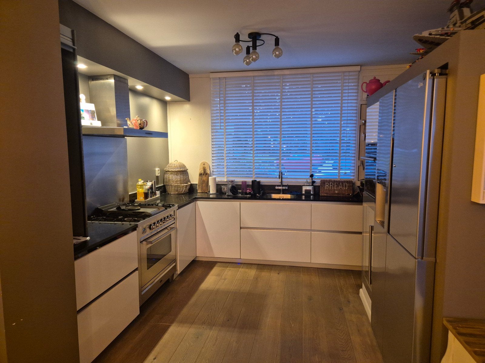 Moderne hoekkeuken met granieten blad en greeploze kasten, Ophalen, Gebruikt, Wit, Hoekkeuken