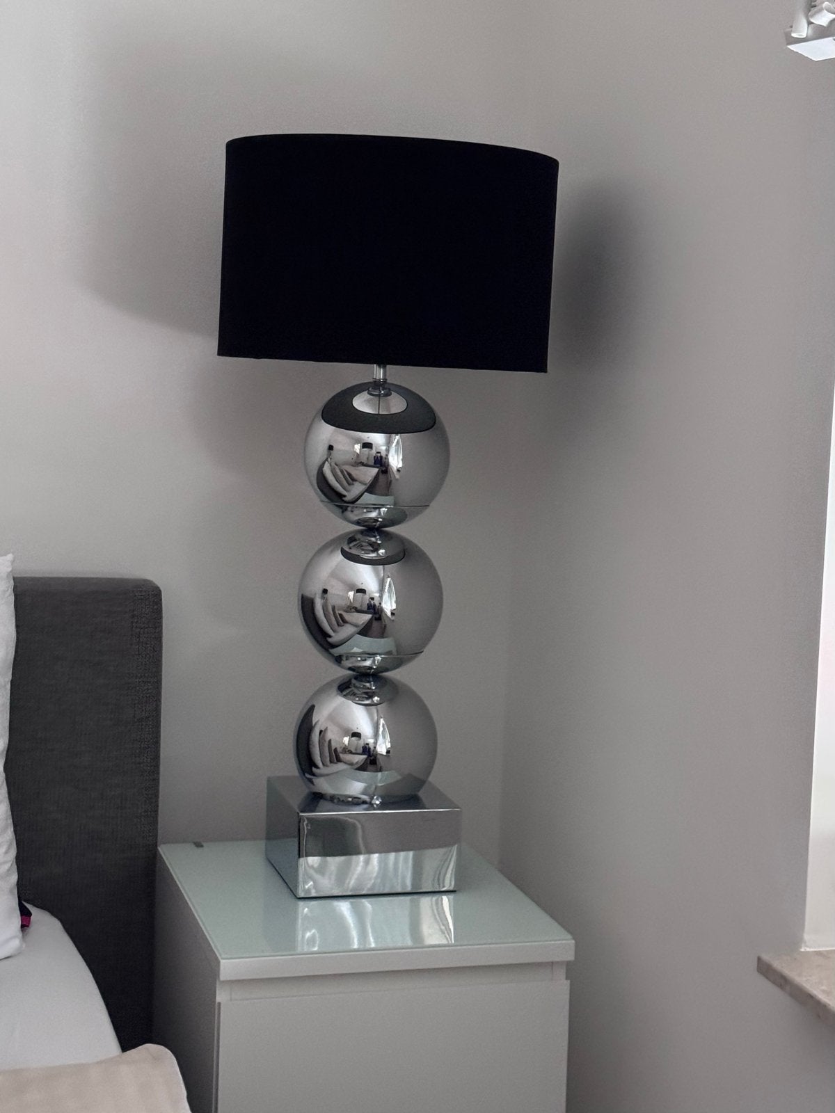 Eric Kuster style - Moderne tafellamp met chromenbollen/kap, Ophalen, Zo goed als nieuw, Modern, Zwart