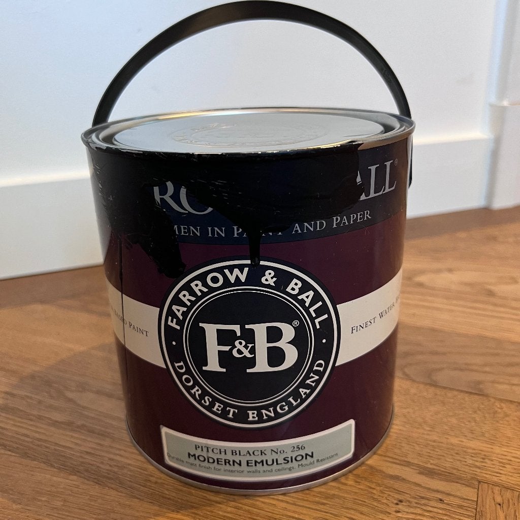 Farrow & Ball Modern Emulsion Pitch Black No. 256 – 2,5L, Gebruikt, Zwart, Ophalen of Verzenden, Verf