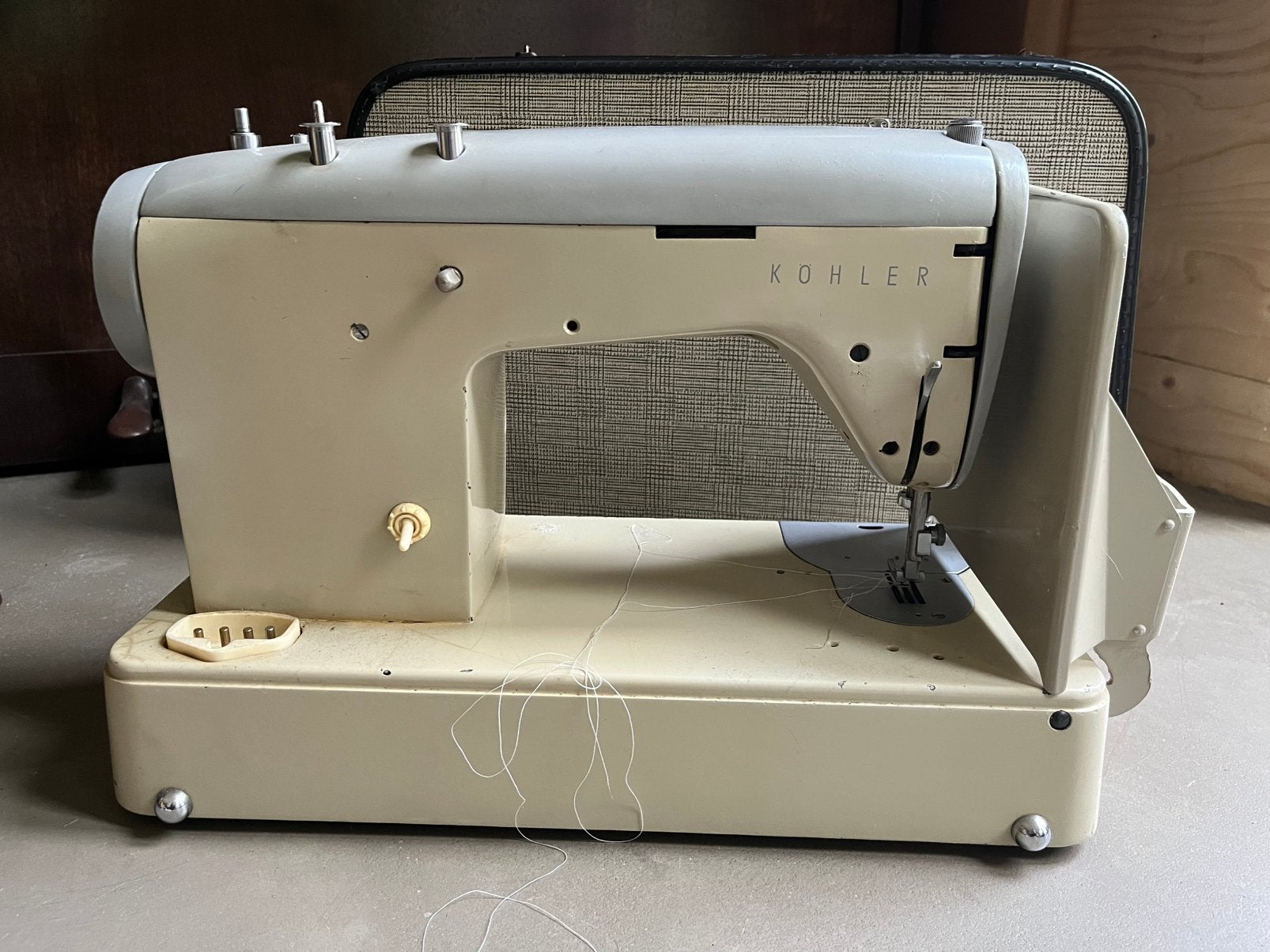 Oerdegelijke Köhler naaimachine, reparatie nodig, Ophalen, Zo goed als nieuw, Naaimachine, Overige merken