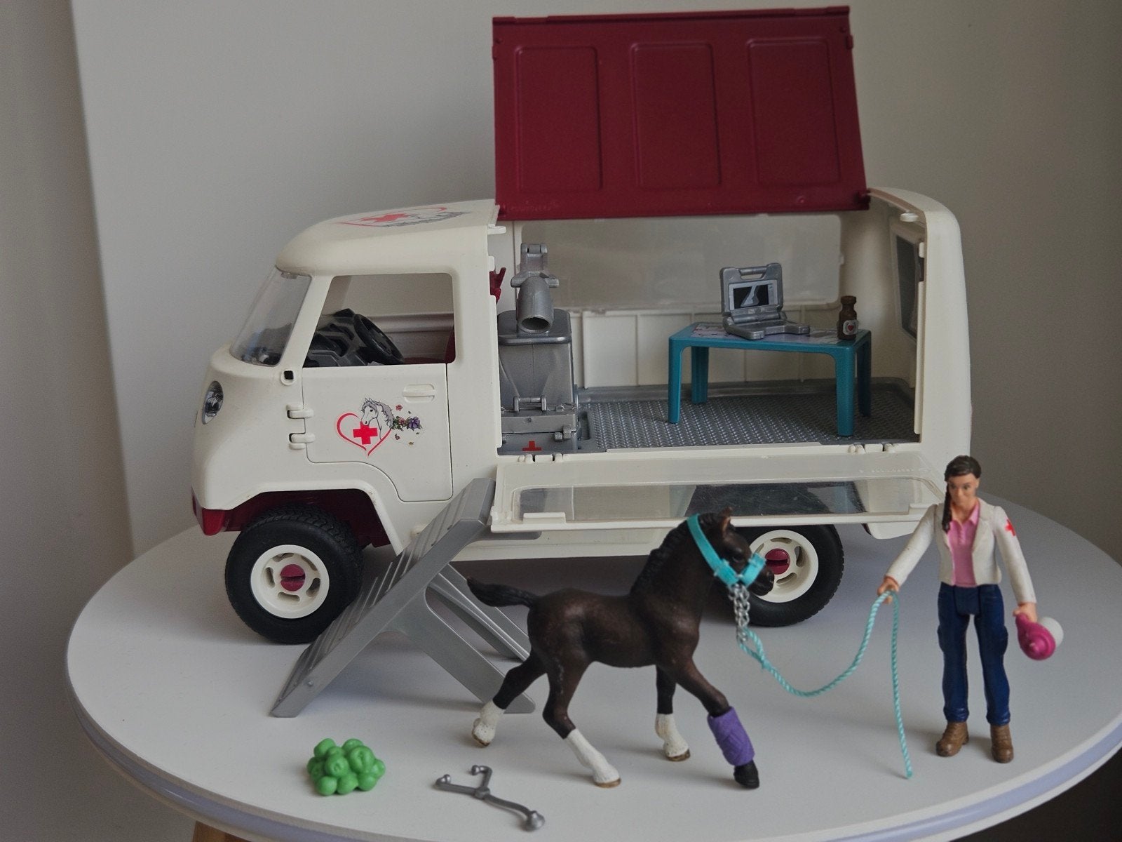 Schleich Mobiele Dierenarts Praktijk met Accessoires, Ophalen of Verzenden, Zo goed als nieuw