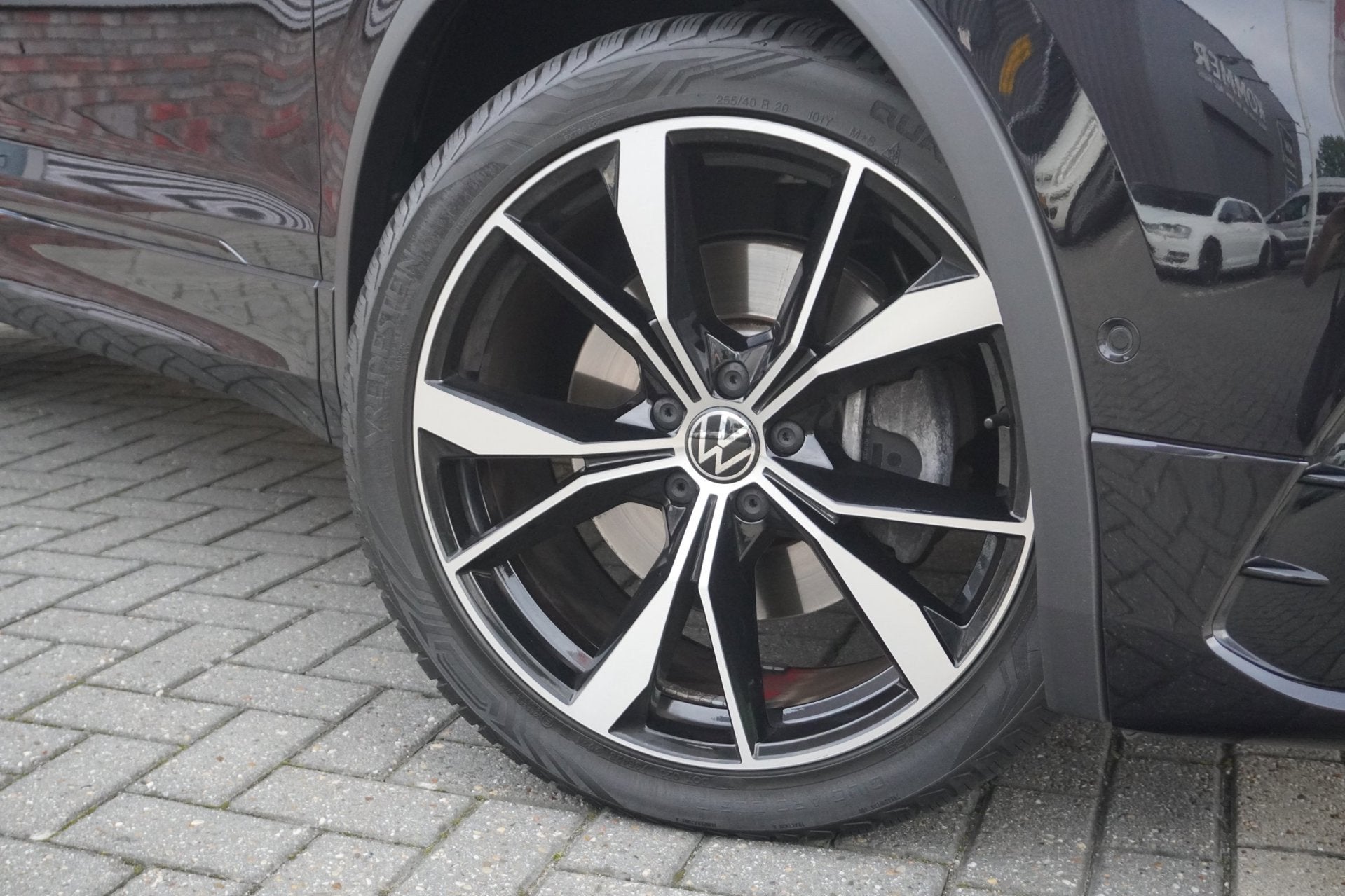 Volkswagen Tiguan 1.4 TSI eHybrid R-Line Business / ACC / Pa, 1716 kg, 4 cilinders, 150 pk, Zwart
