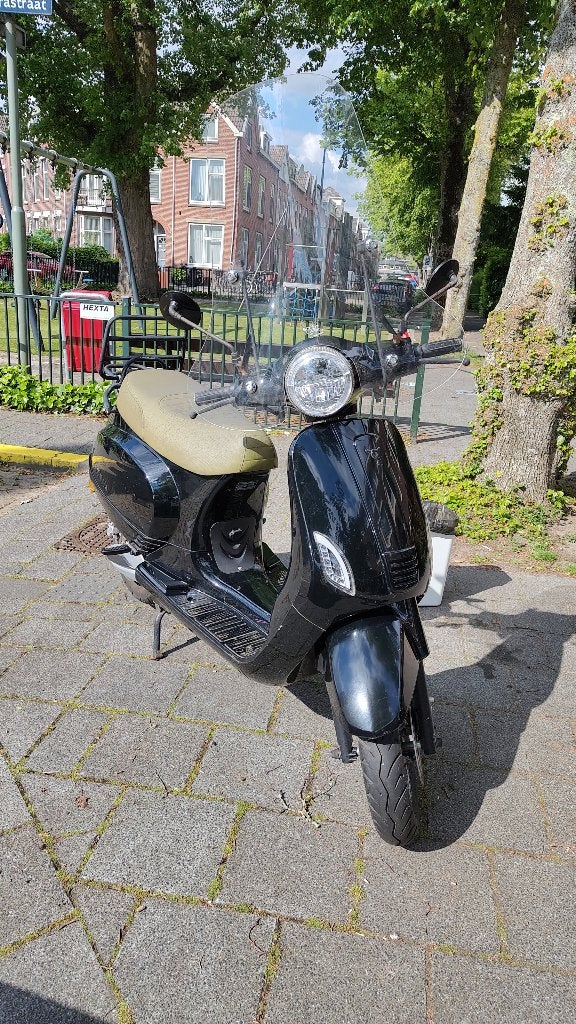 IVA Lux Electric Zwart (25 km/u) – Lage km-stand (3270 km), Fietsen en Brommers, Snorfietsen en Snorscooters, Gebruikt, Elektrisch