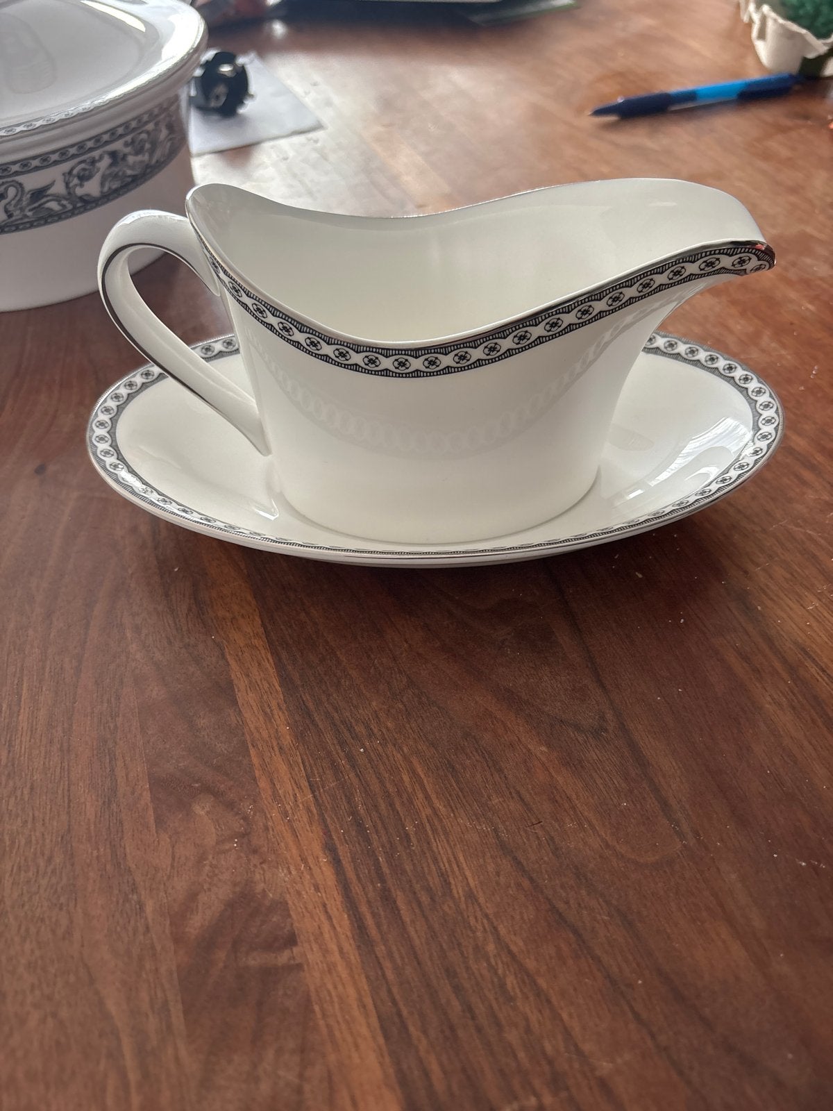 Wedgwood Contrasts Sauskom met Schotel - Uitstekende Staat, Ophalen, Overige typen, Zo goed als nieuw, Wedgwood
