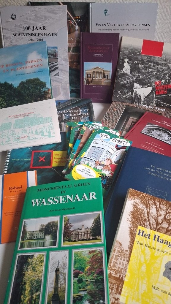Unieke boekenverzameling Den Haag & Scheveningen, Ophalen of Verzenden, Zo goed als nieuw