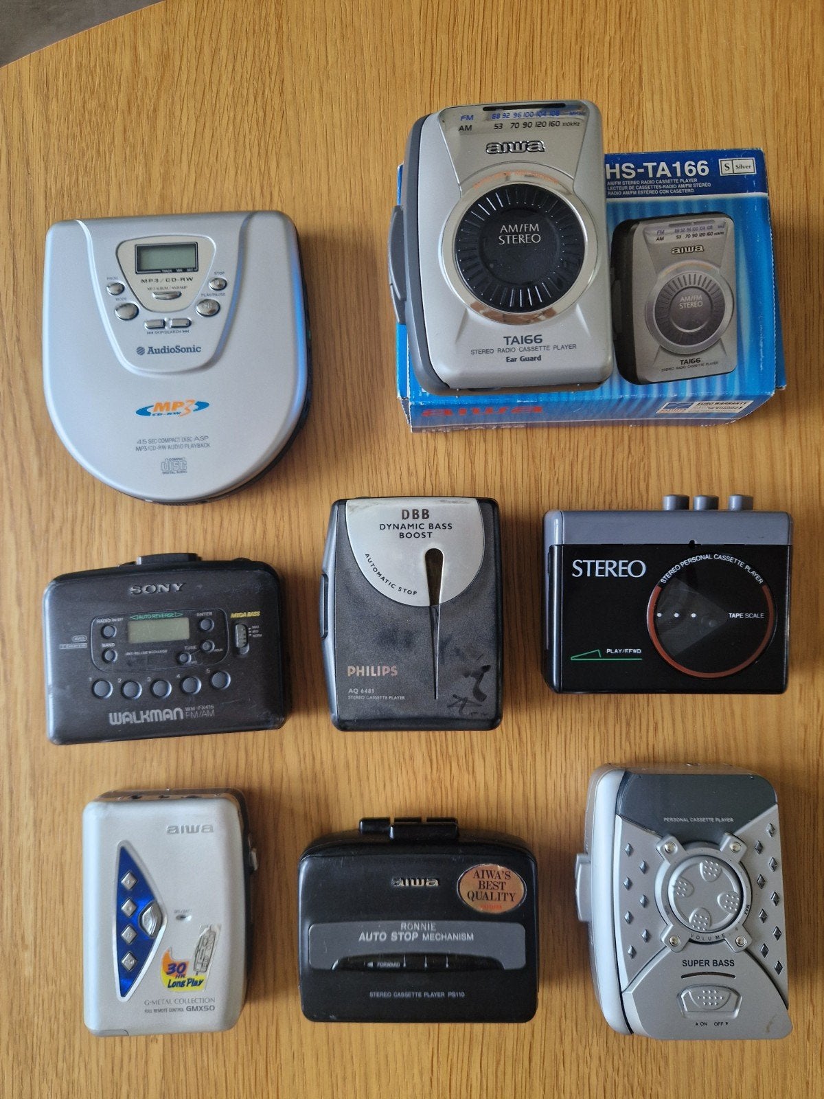 7 Walkmans en 1 Discman in 1 koop, de meesten spelen nog, Ophalen of Verzenden, Walkman