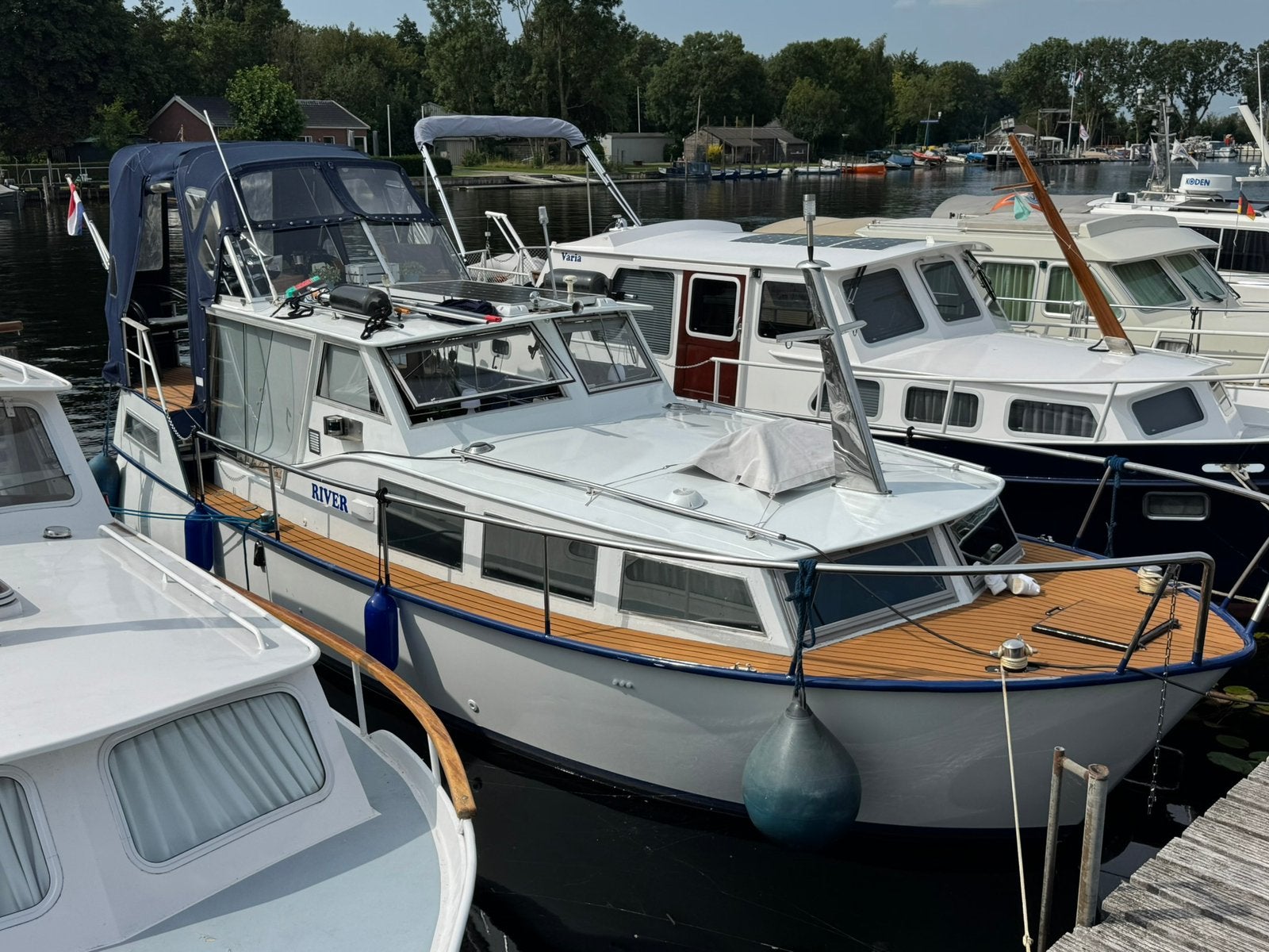 Zeer nette motorkruiser 9,80m, Watersport en Boten, Keuken, Kruiser, Zo goed als nieuw, Ophalen