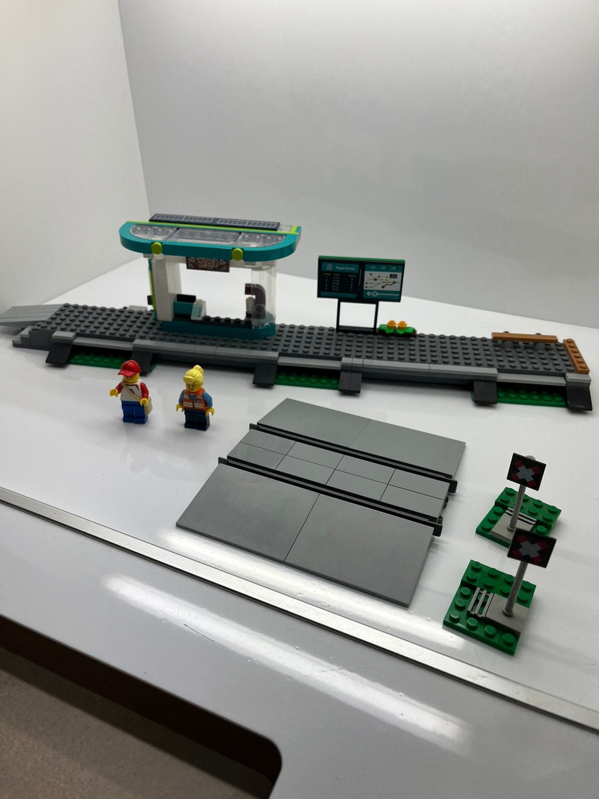 Lego groot treinstation met spoorweg overgang, Ophalen of Verzenden, Gebruikt