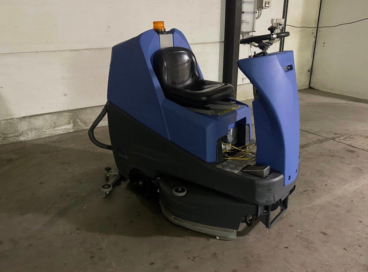 Numatic TTV678 opzit poetsmachine, Ophalen, Zo goed als nieuw