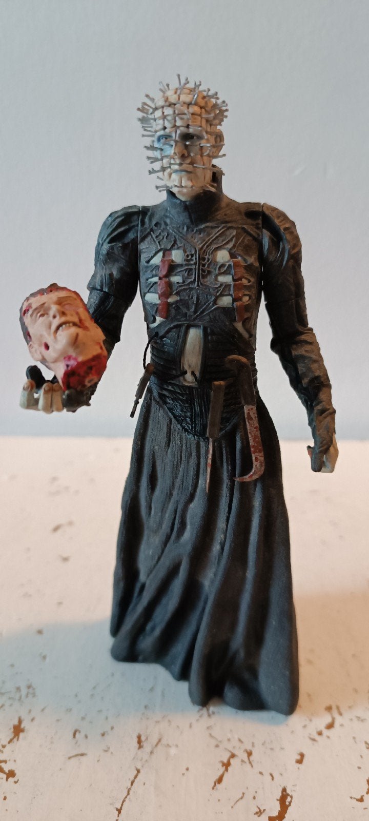 Pinhead actiefiguur met afgehakt hoofd - Hellraiser, Ophalen of Verzenden, Zo goed als nieuw