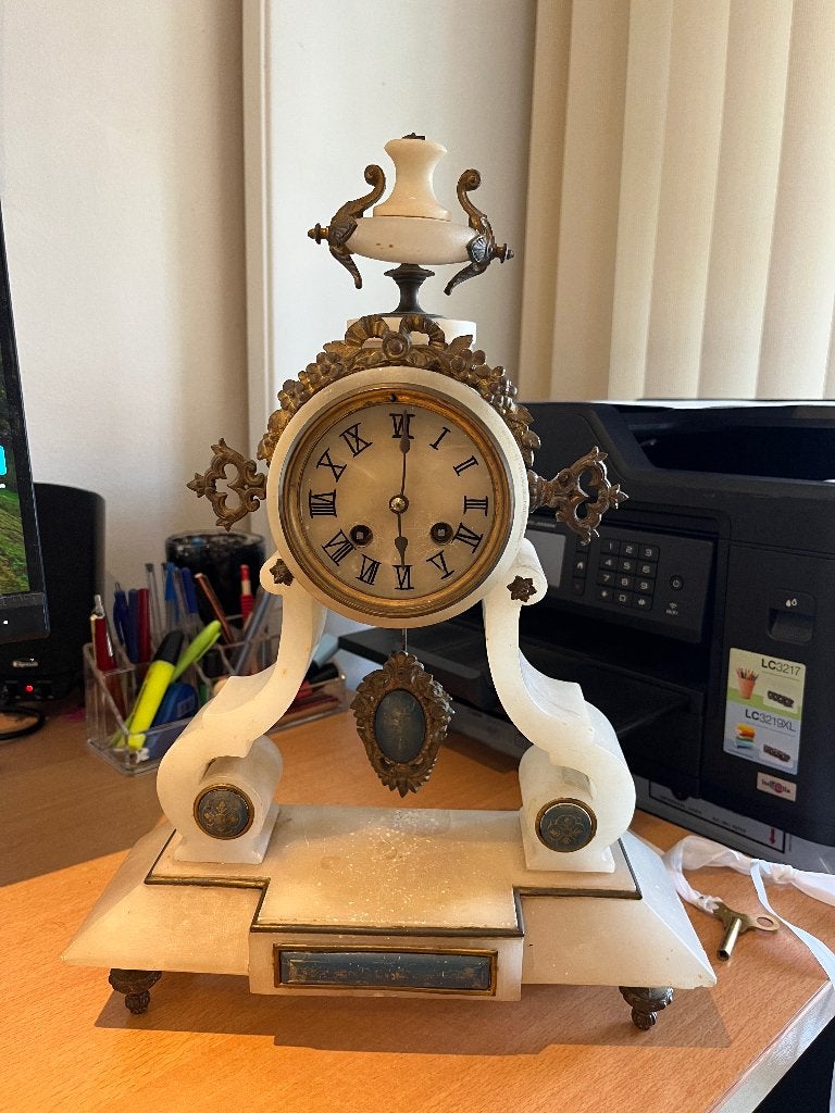 Antieke marmeren pendule met bronzen ornamenten, Ophalen