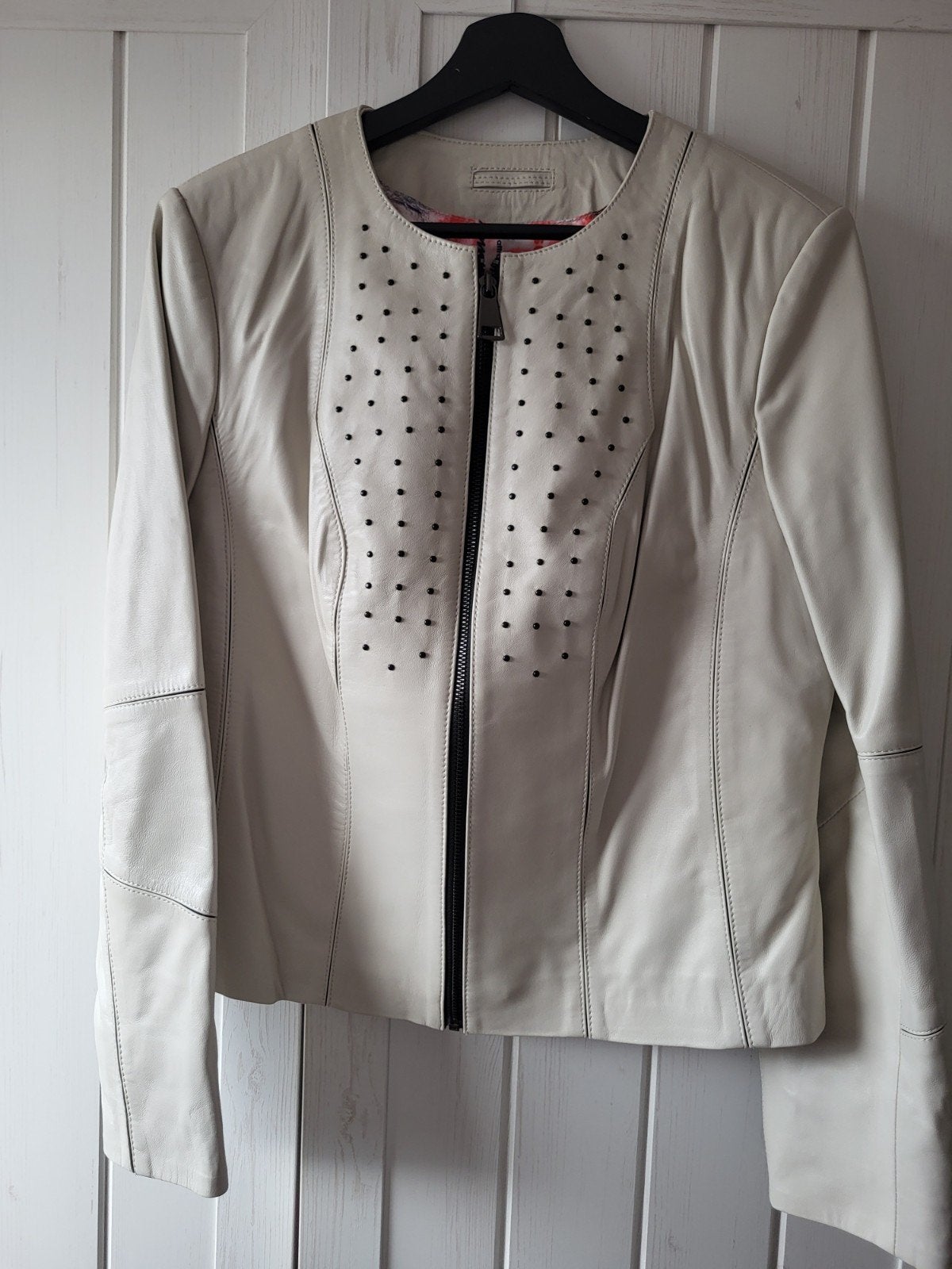 Swakara Leren Jasje met Studs - Zo goed als nieuw, Maat 38/40 (M), Swakara, Beige, Ophalen of Verzenden