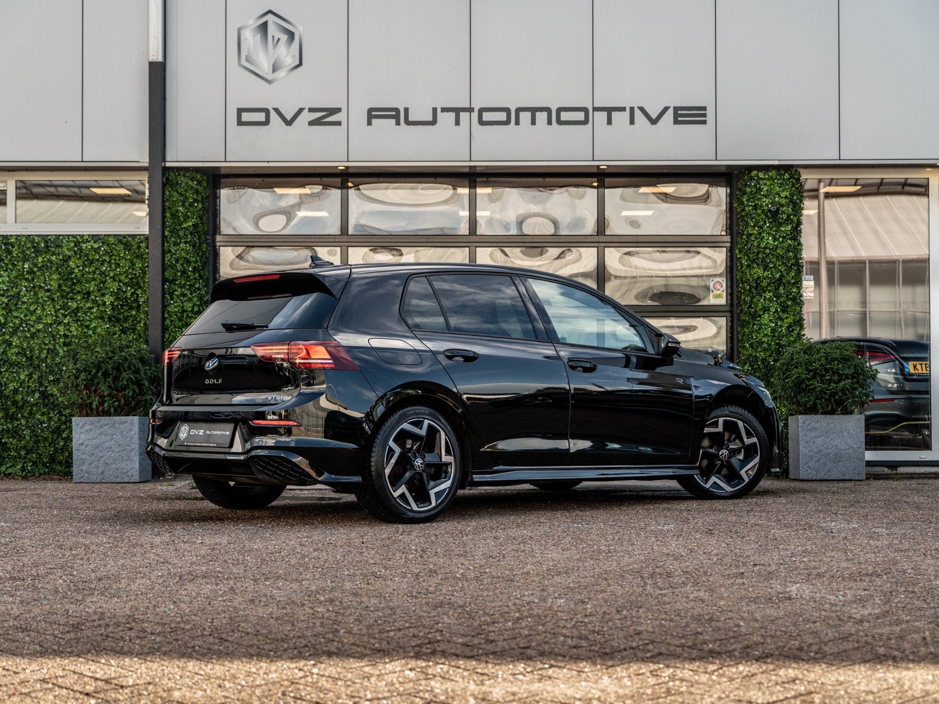 Volkswagen Golf 1.5 eTSI DSG 150PK R-Line Edition | Carplay, Auto's, Dealer onderhouden, 4 cilinders, Alcantara, Zwart