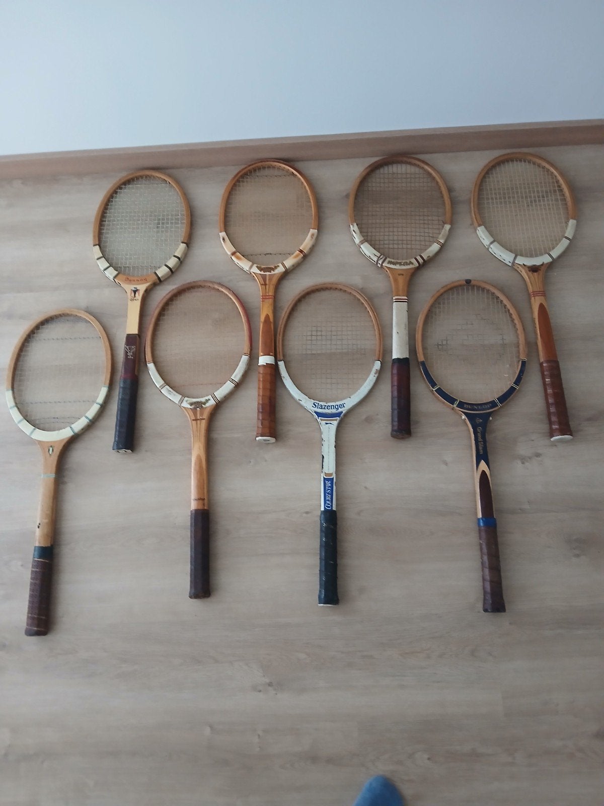 8 oude houten tennis rackets en 2 oude badminton rackets
Don, Ophalen of Verzenden
