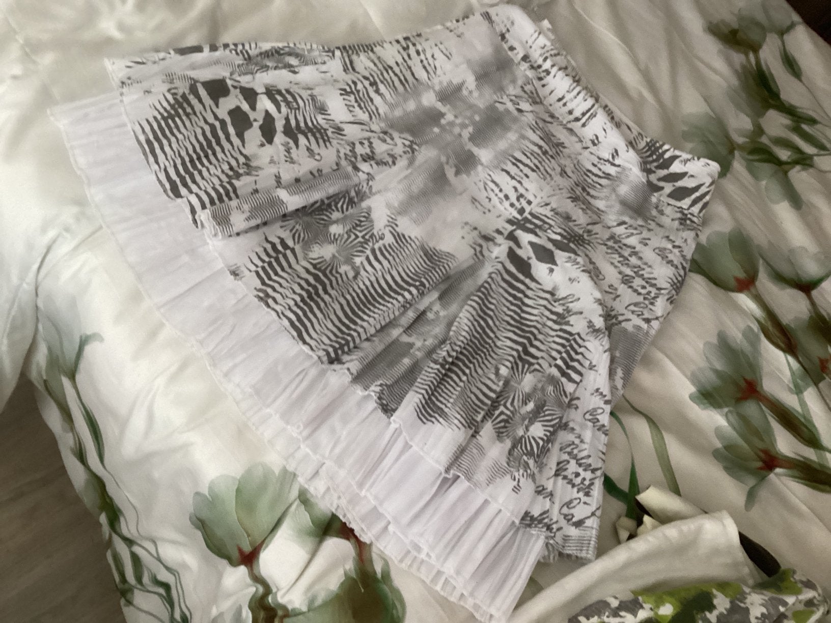 Rok Wit -  grijs 38. Polyester viscose Frankrijk, Maat 38/40 (M), Wit, Ophalen of Verzenden, Zo goed als nieuw