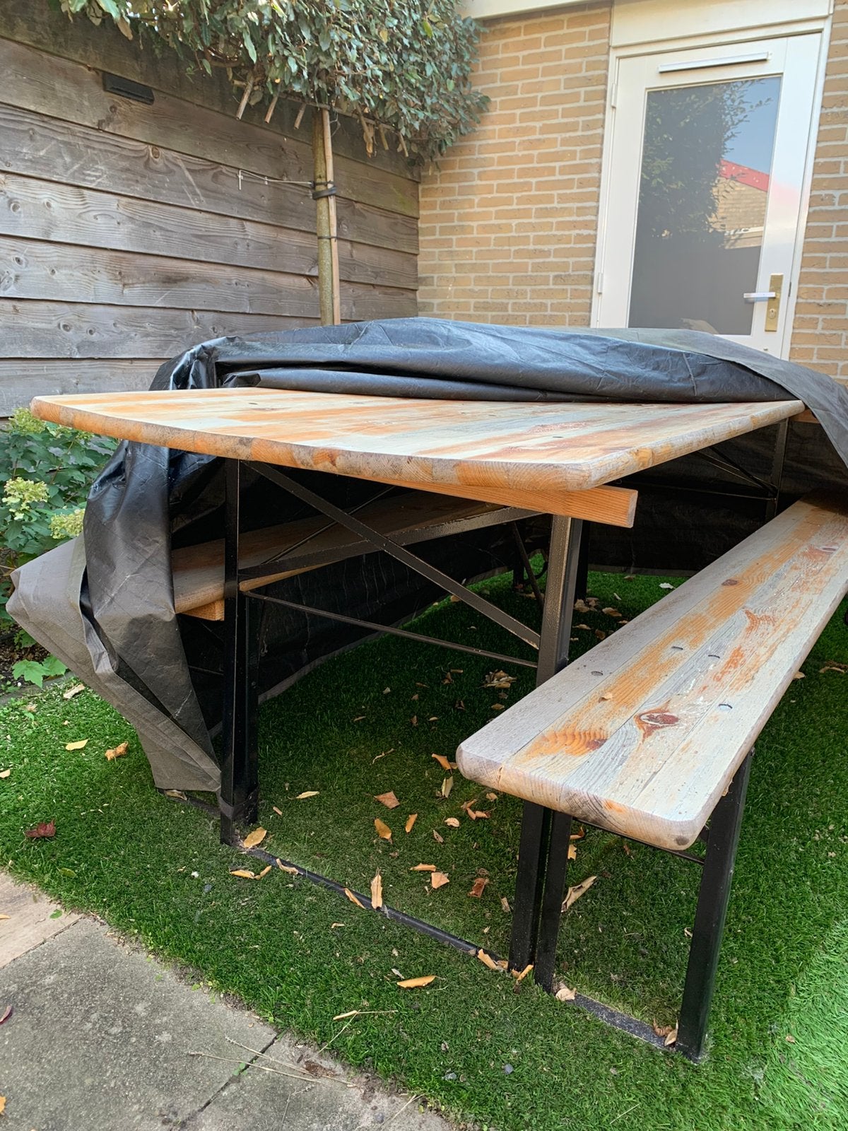 Gratis - tuintafel met banken/biertafel evt incl hoes, Tuin en Terras, Ophalen of Verzenden, Gebruikt, Rechthoekig, Hout