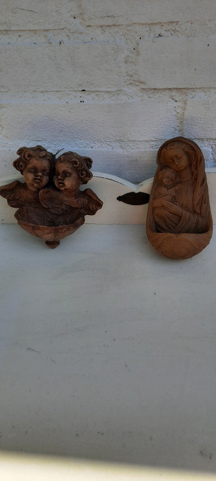 Houten wanddecoratie: Maria met kind en engeltjes, Minder dan 20 cm, Gips, Ophalen of Verzenden, Handgemaakt
