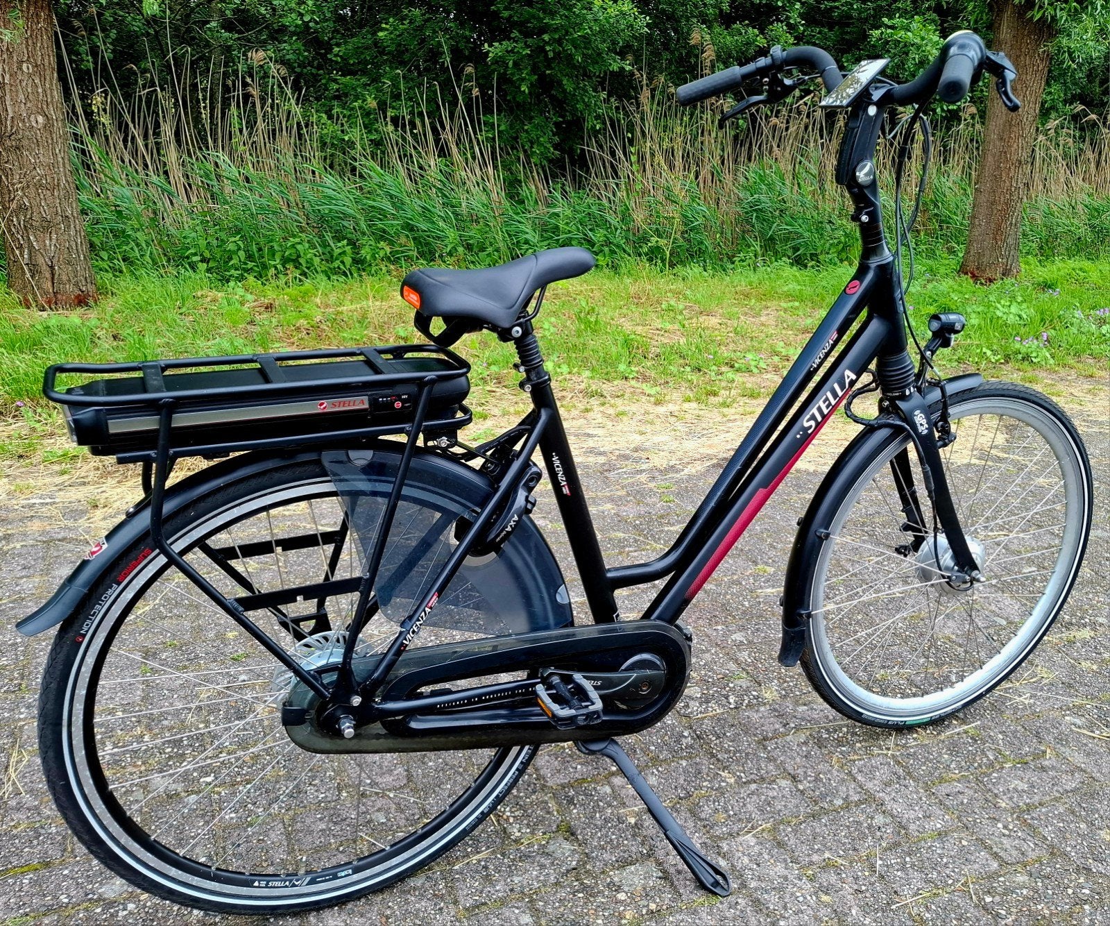 Mat zwarte elektrische Stella damesfiets - Ebike, 54cm ✅️