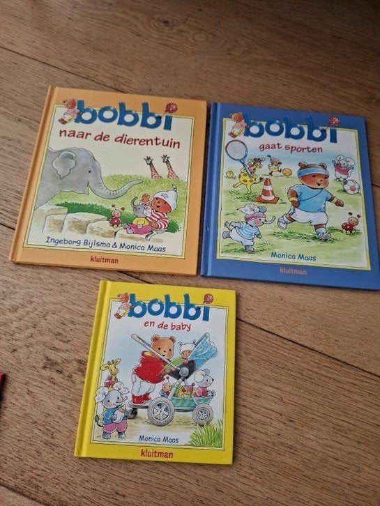 Bobbi boeken: naar de dierentuin,  gaat sporten, Ophalen of Verzenden, Zo goed als nieuw, Monica Maas, 1 tot 2 jaar