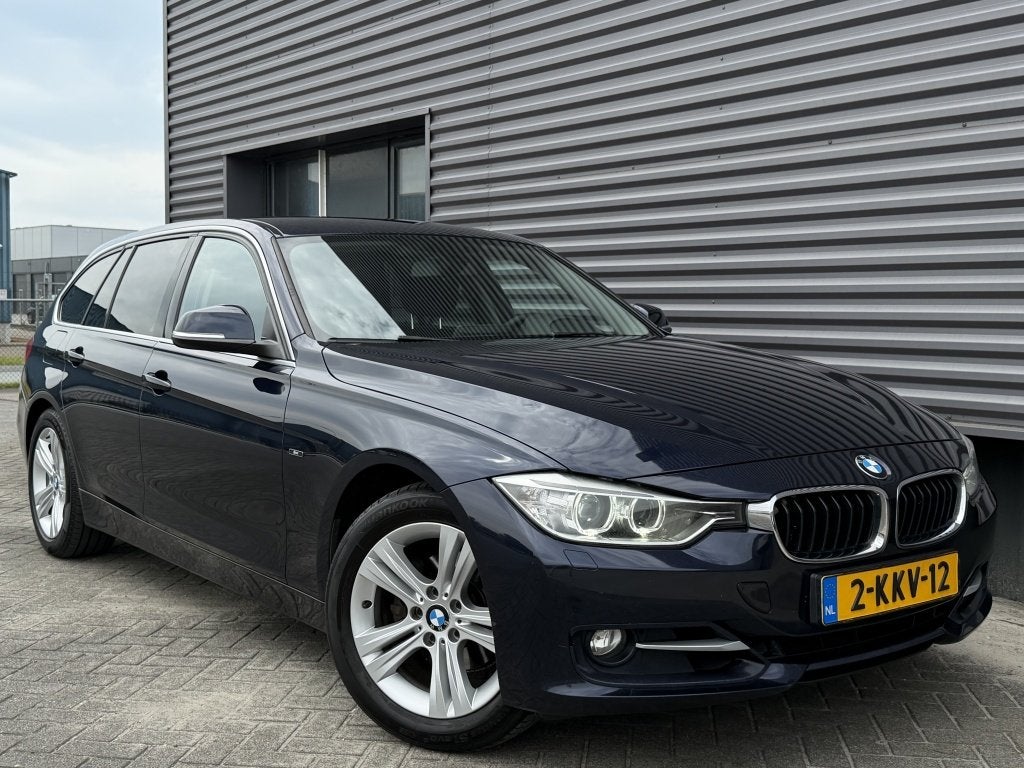 BMW 3 Serie Touring 320i 184PK Executive / Sport Edit / *NAP, Auto's, BMW, 4 cilinders, Blauw, Origineel Nederlands, Handgeschakeld
