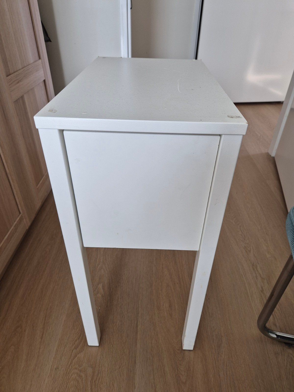 Nachtkastje wit (2x), Huis en Inrichting, Ophalen, Gebruikt, Minder dan 45 cm, 55 tot 70 cm