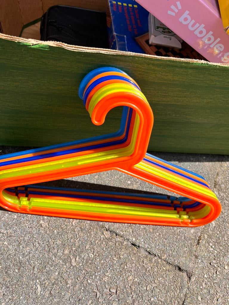 Kleurrijke Plastic Kledinghangers, Ophalen of Verzenden, Nieuw, Kunststof