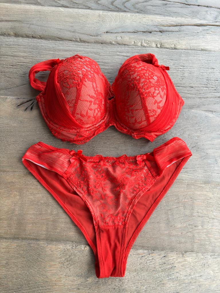 Hunkemöller rood lingeriesetje BH 75F & slip M, Ophalen of Verzenden, Rood, Setje