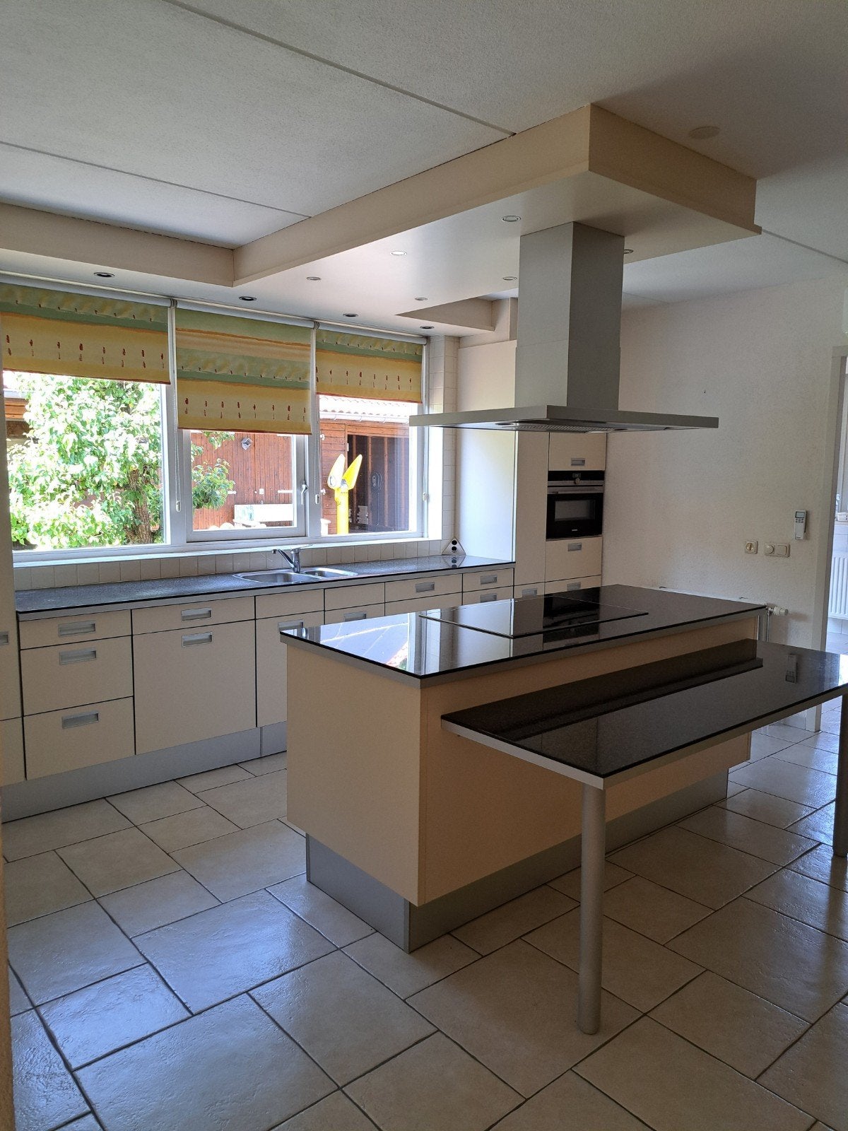 Complete keuken met inbouwapparatuur, Huis en Inrichting, Keuken | Complete keukens, Ophalen, Gebruikt, Graniet of Steen