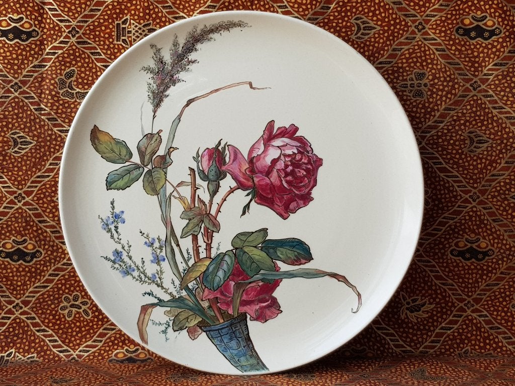 Mooi groot oud bord uit Engeland met een roos 30,4 cm.