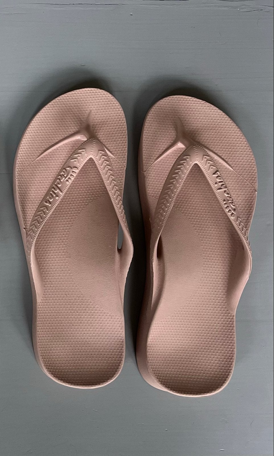 Nieuwe Archies slippers maat 38.5-39 in de kleurtan, Ophalen of Verzenden, Nieuw, Bruin, Slippers