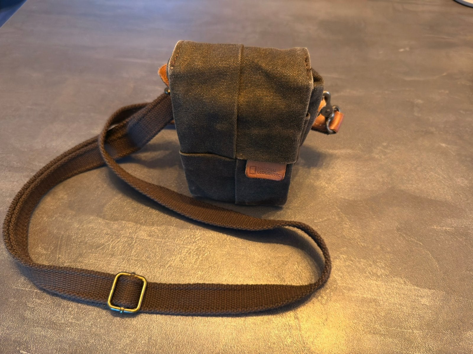 National Geographic A1212 Vertical Pouch, Ophalen of Verzenden, Zo goed als nieuw, Schoudertas, Overige merken