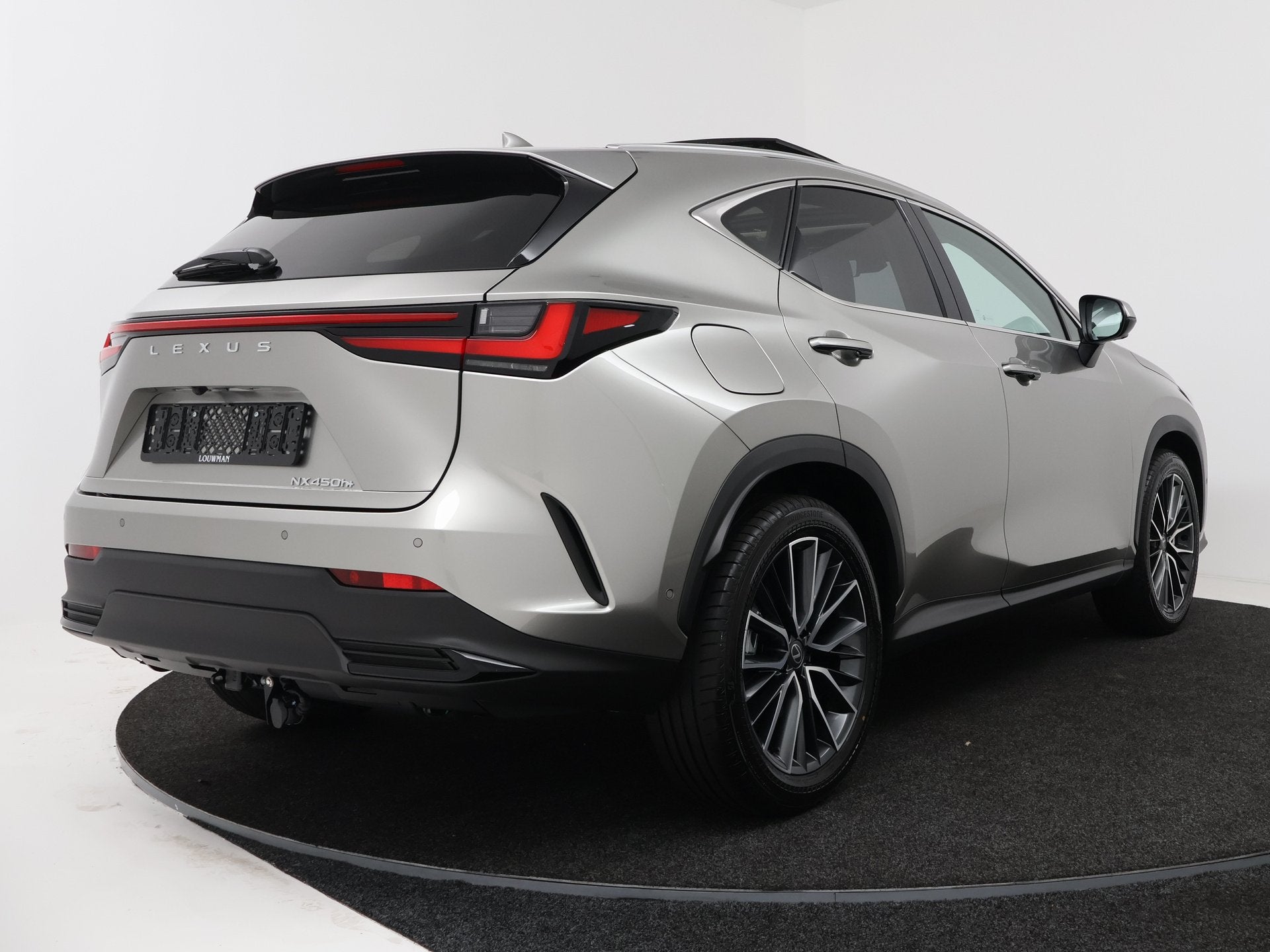 Lexus NX 450h+ AWD President Line | Trekhaak | Panoramadak |, 12 maanden, Zwart, 4 cilinders, Leder