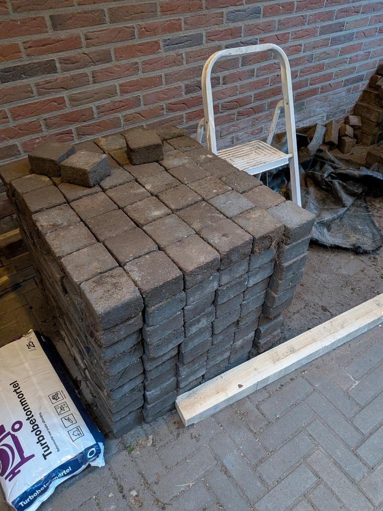 Gratis betonklinkers 10x10x5 cm antraciet (ca. 5 m²), Tuin en Terras, Tegels en Klinkers, Gebruikt, Klinkers, Beton, 5 tot 10 m²