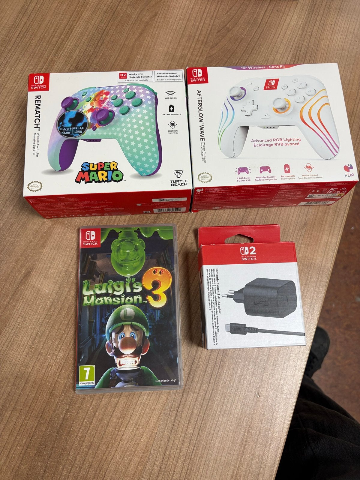 Nintendo Switch set: 2 controllers, Luigi's Mansion + lader, Met games, Met 2 controllers, Ophalen of Verzenden, Zo goed als nieuw