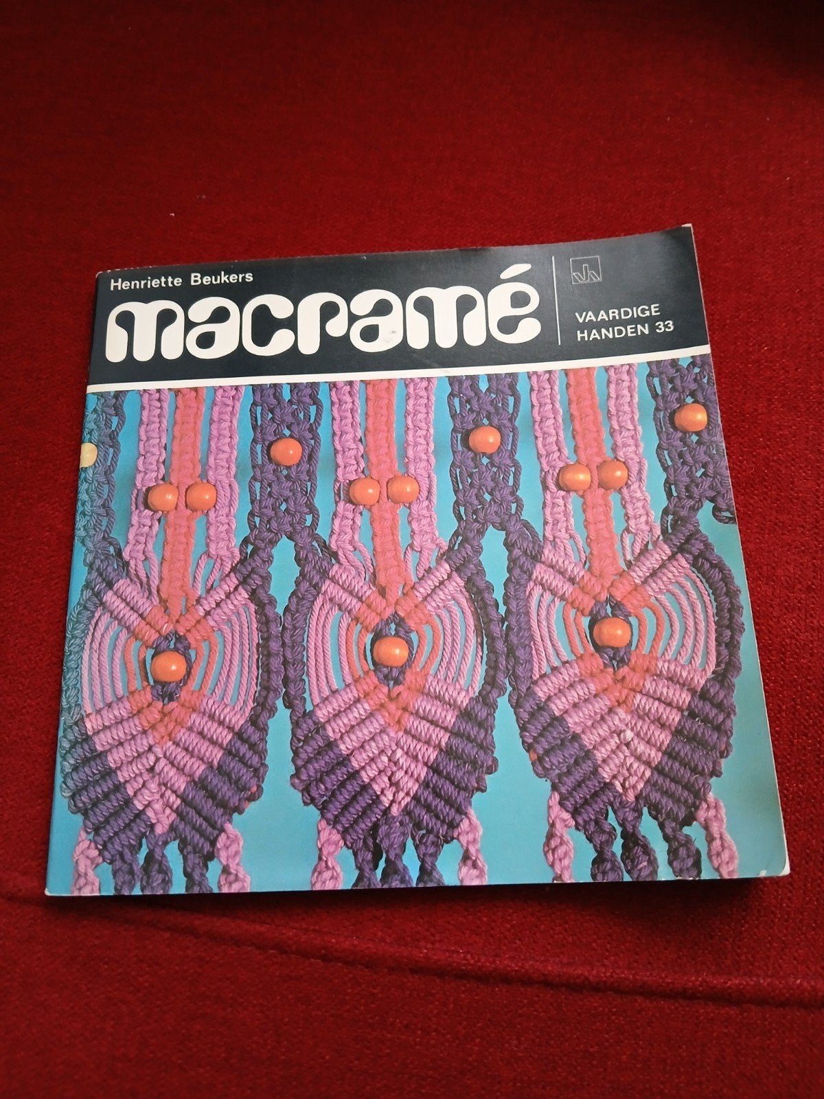 Macramé boek - Henriette Beukers - Vaardige Handen 33, Ophalen of Verzenden, Gelezen, Overige onderwerpen, Henriette Beukers
