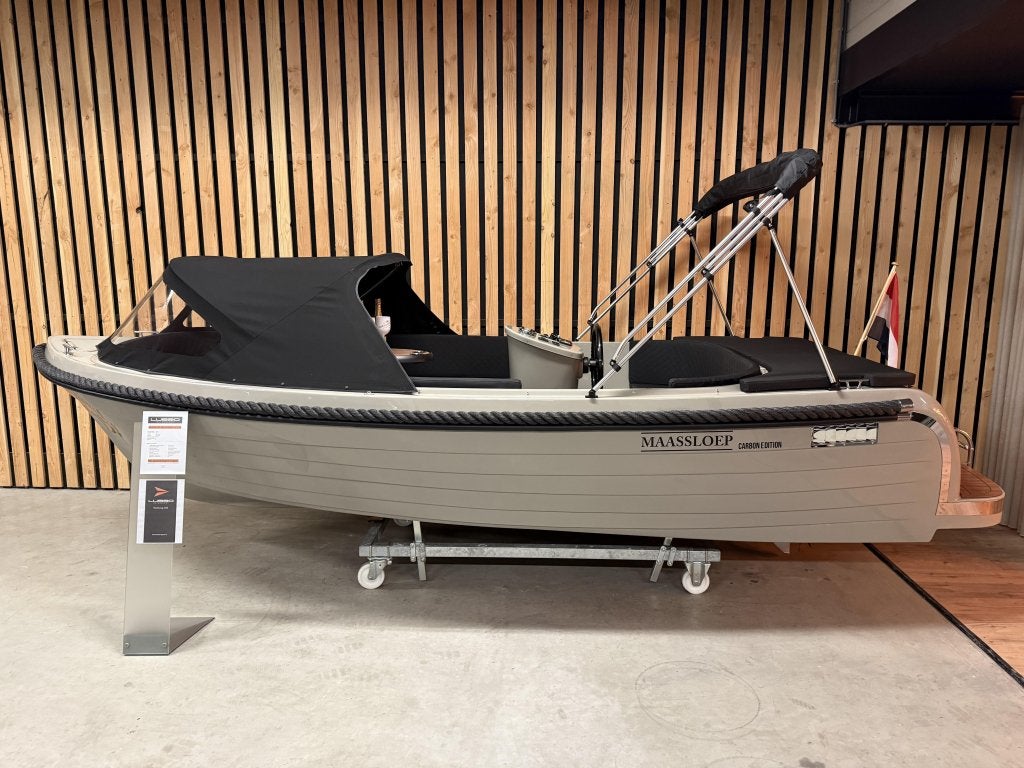 Nieuwe MAASSLOEP 570 'CARBONEDITION' 20PK HONDA AUDIO OPTIES, Watersport en Boten, Tender, 6 m, 2 m, Zonnedek