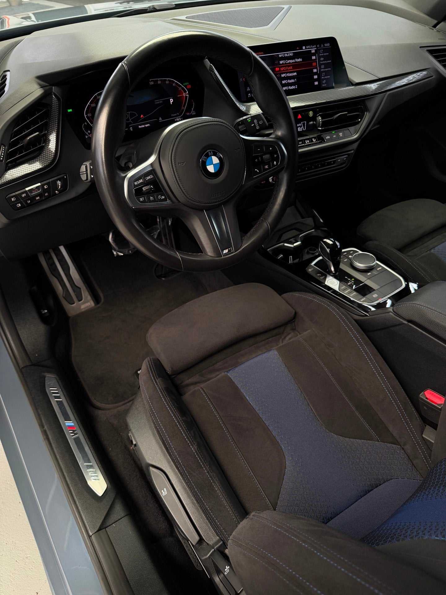 BMW 1-serie 120i M-Pakket CarPlay Camera, 1998 cc, 730 kg, Gebruikt, Zwart