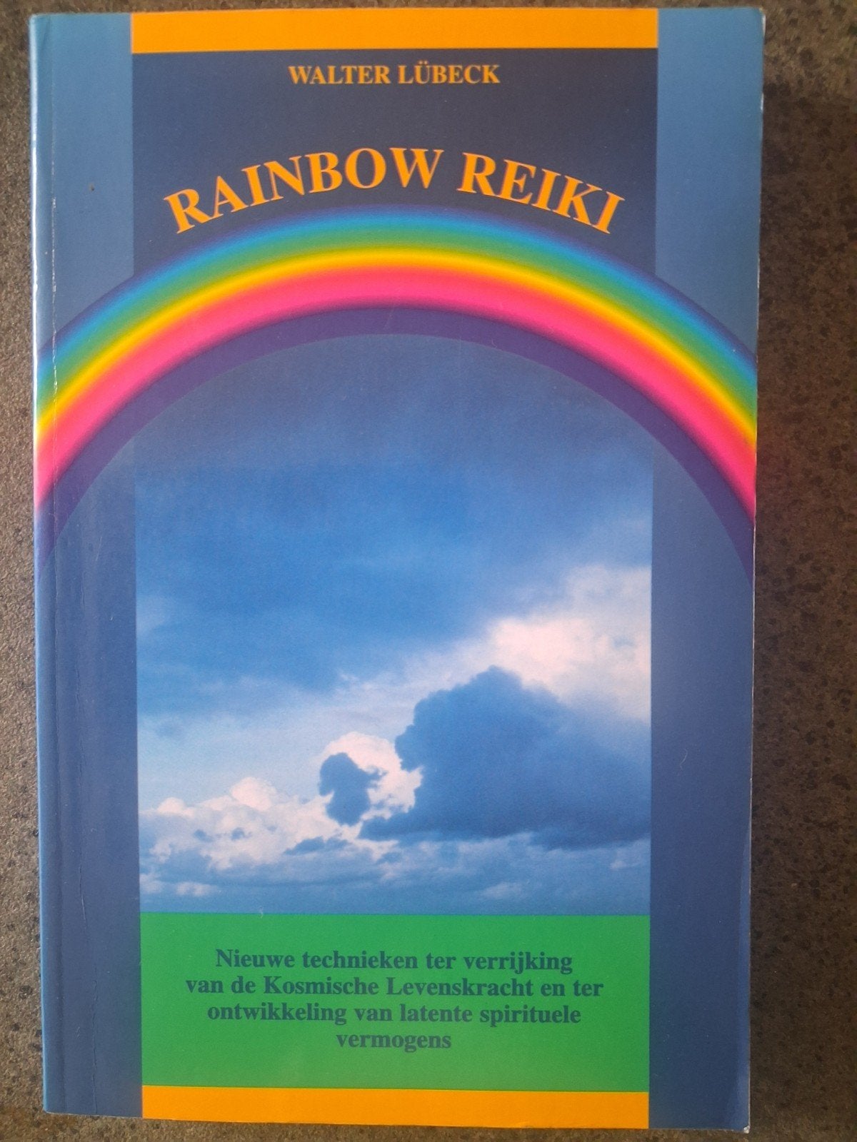 W. Lubeck - Rainbow Reiki, Boeken, Achtergrond en Informatie, Spiritualiteit algemeen, Ophalen of Verzenden, Zo goed als nieuw