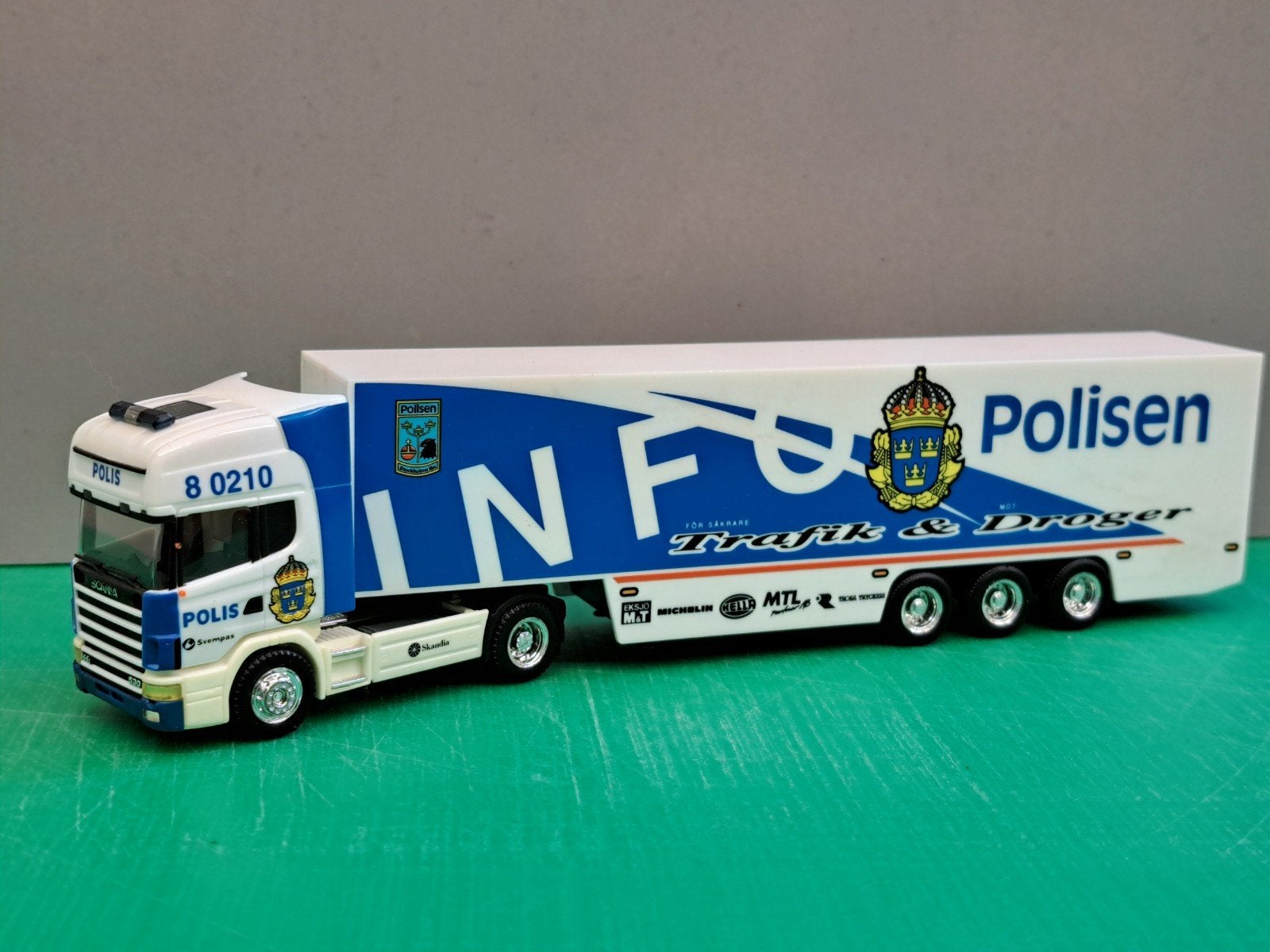 Herpa Scania Topline 144 530 V8 Polisen Info 1:87 H0, Hobby en Vrije tijd, Modelauto's | 1:87, Ophalen of Verzenden, Gebruikt