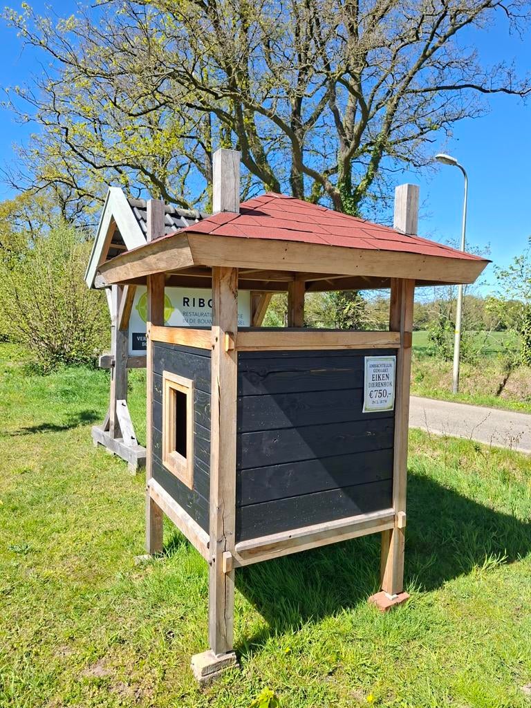 Twee eiken speelhuisje, dierenverblijf, mini hooiberg, Ophalen