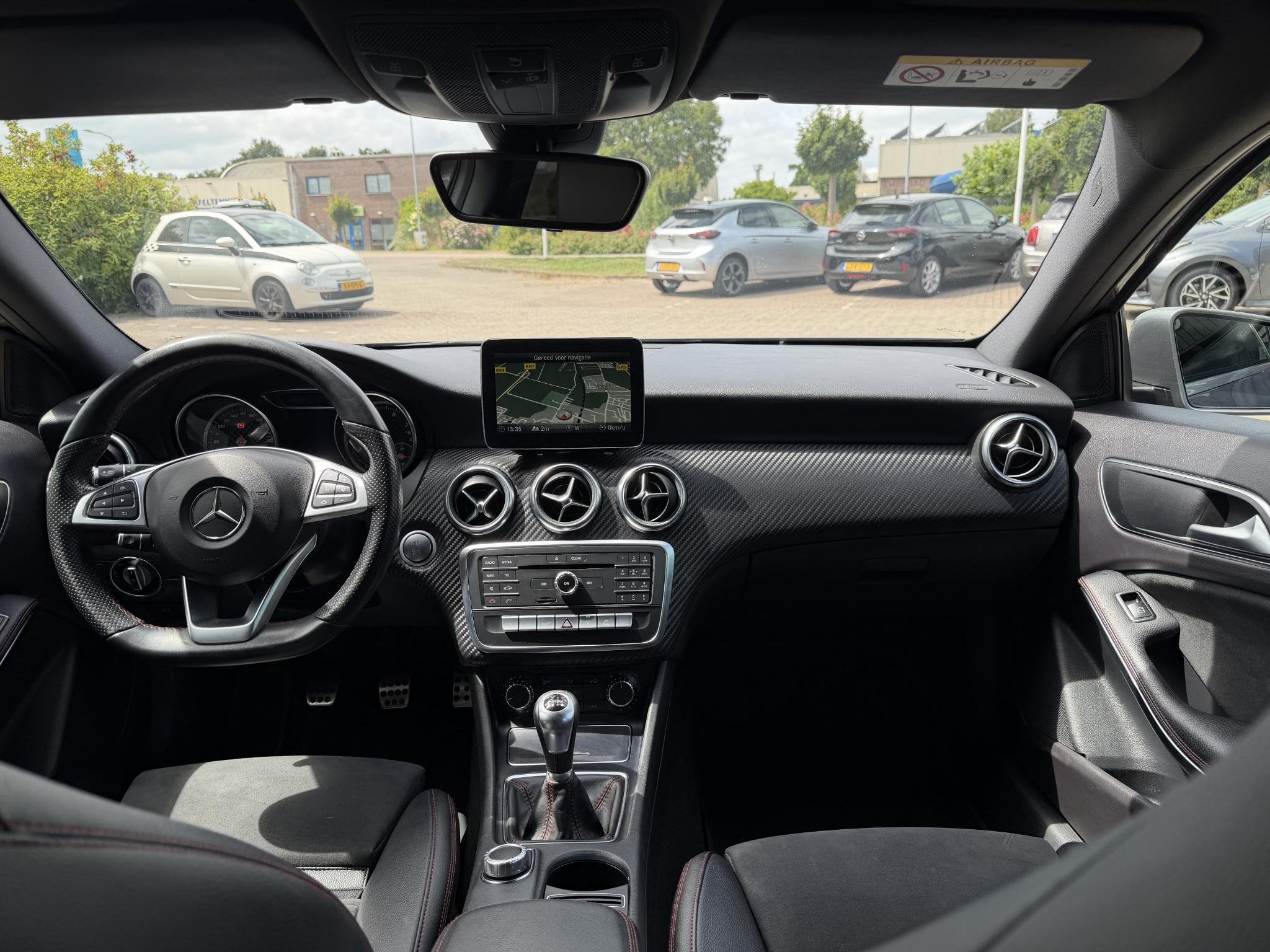 Mercedes-Benz A-klasse 180 Business Solution AMG PARKEERSENS, Auto's, Voorwielaandrijving, Gebruikt, Euro 6, 4 cilinders